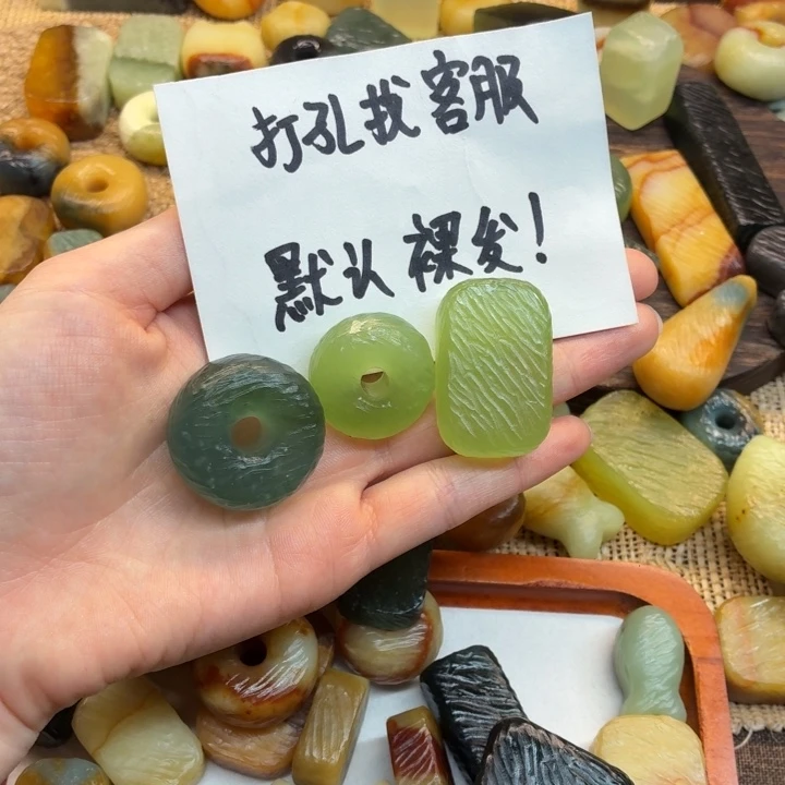巷****蛇纹石玉未镶嵌颈饰