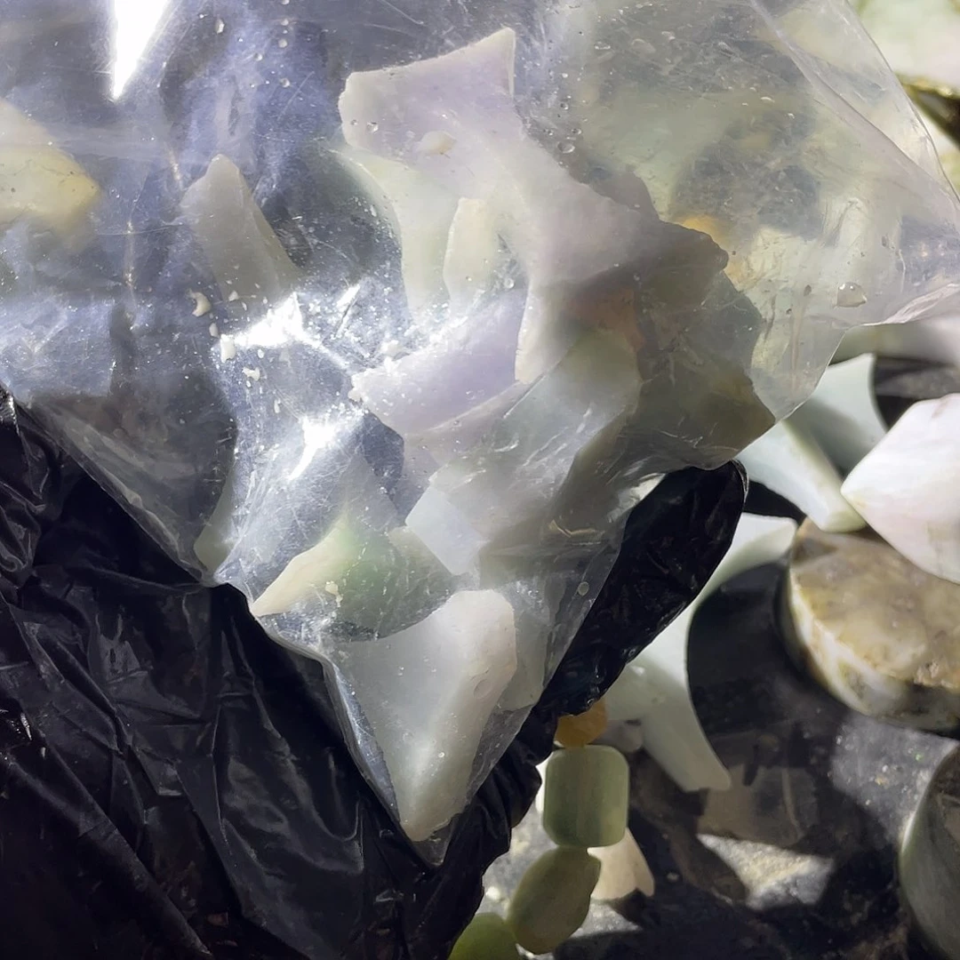 翡翠挂件未镶嵌定制翡翠毛料片料