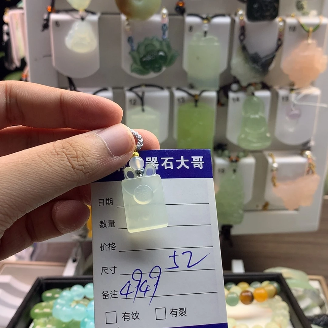 【闪购商品】蛇纹石玉颈饰未镶嵌