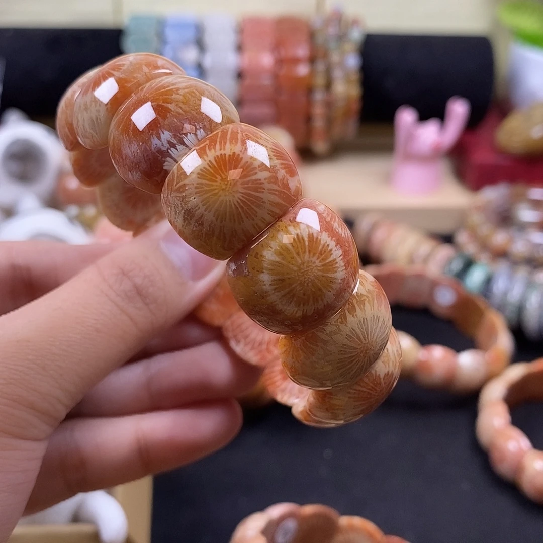 为***懂硅化珊瑚（珊瑚玉）未镶嵌手牌