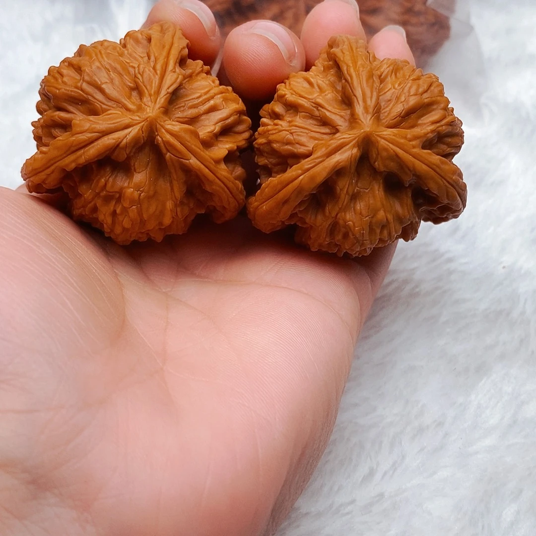 雨***田文玩核桃吊坠三棱