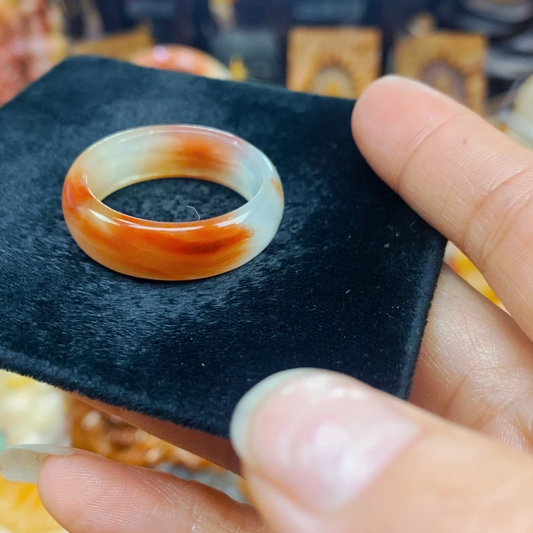 未镶嵌石英质玉（黄龙玉）颈饰