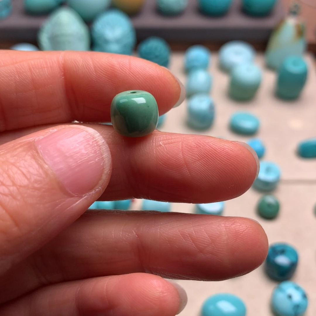 绿松石未镶嵌颈饰