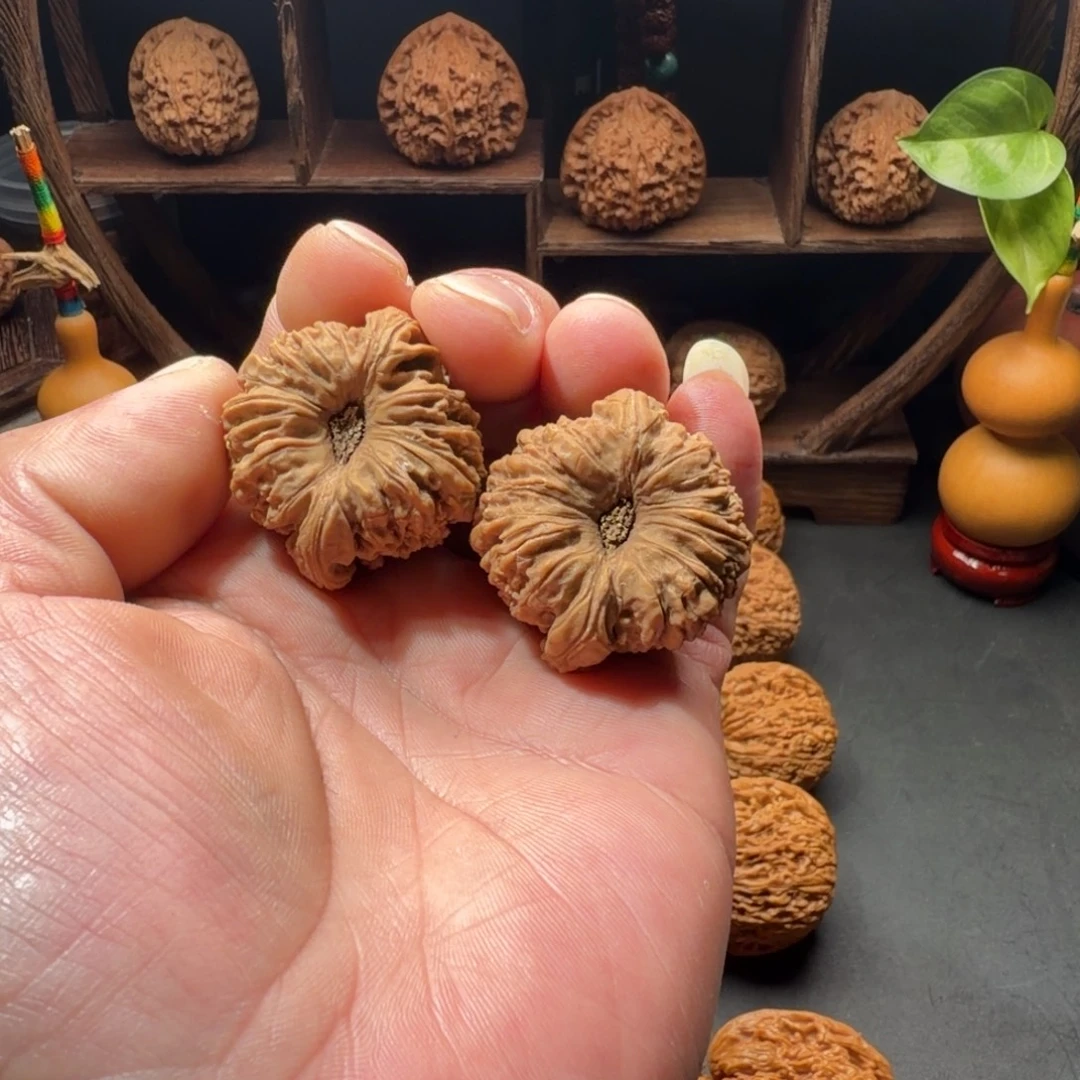 周***辰文玩核桃把件南疆石凹底拉丝团子 尺寸37