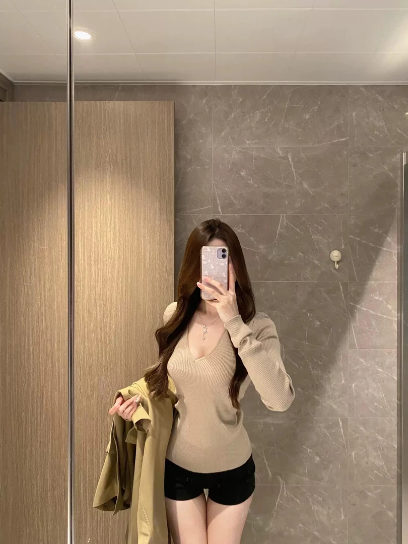 2450黄深v毛衣打底