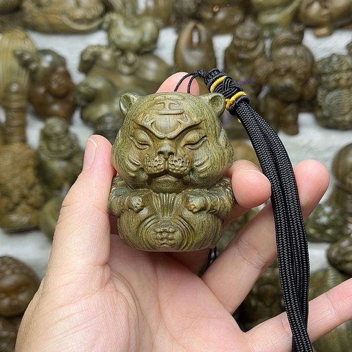 维腊木（绿檀）已*置老虎打孔