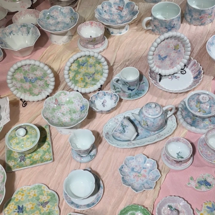 瓷摆件蝴蝶图案陶瓷