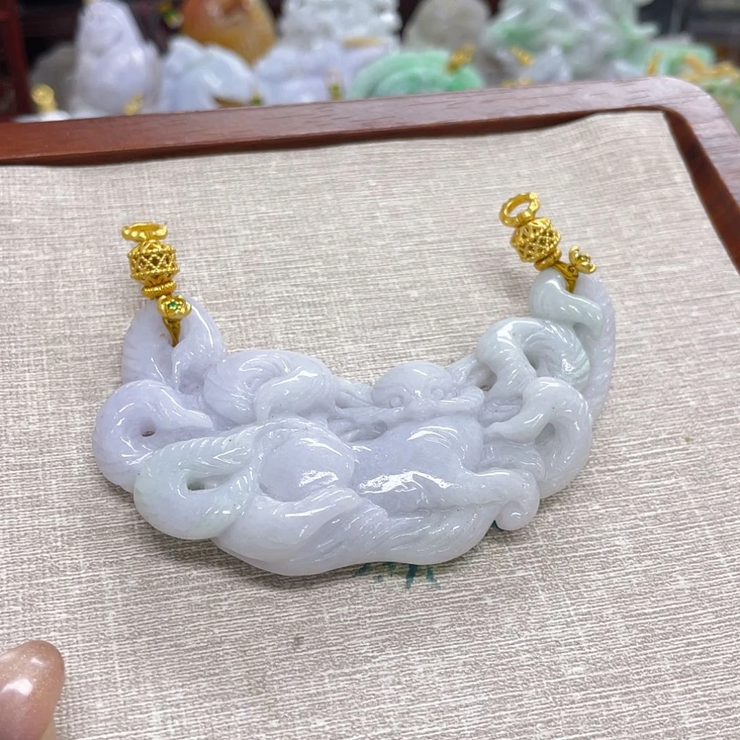 翡翠未镶嵌颈饰狐狐吊坠
