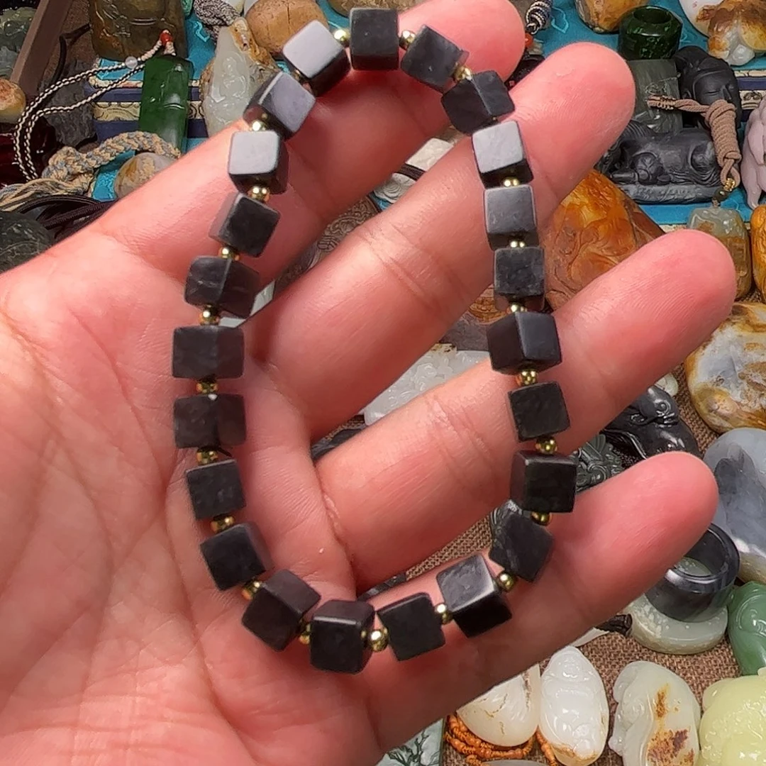 漠***人和田玉未镶嵌把件