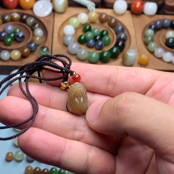 宁***…和田玉（糖玉）未镶嵌颈饰貔貅挂件