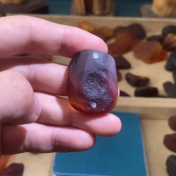 琥珀未镶嵌裸石金绞蜜