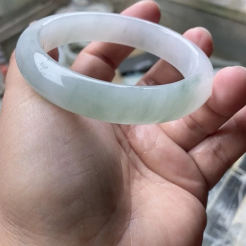 巧***姐未镶嵌手镯石英质玉（金丝玉）