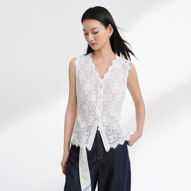 EP雅莹夏季新款女装 设计感镂空蕾丝V领马甲无袖衬衫2245A