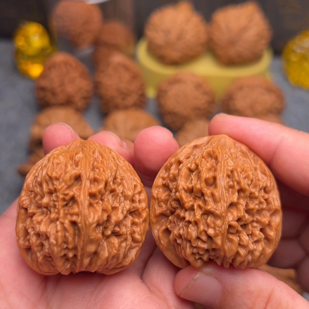 文玩核桃把件38精品粗棱三角南疆