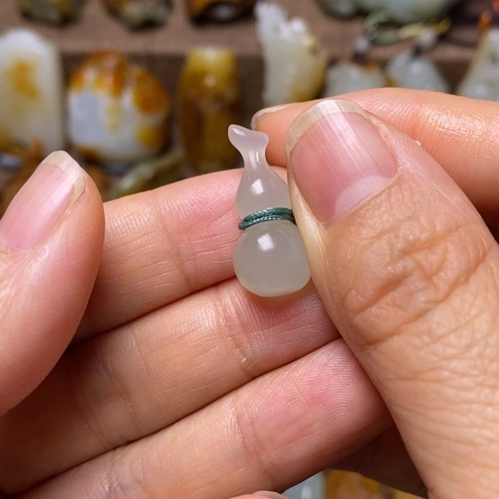 和田玉未镶嵌颈饰新****室