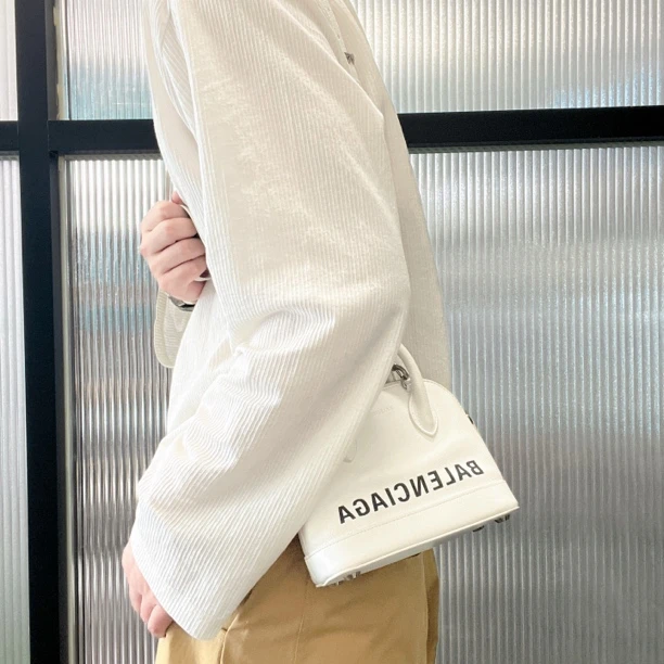 95新 Balenciaga/巴黎世家 【龙】60 0659 白色贝壳斜挎包