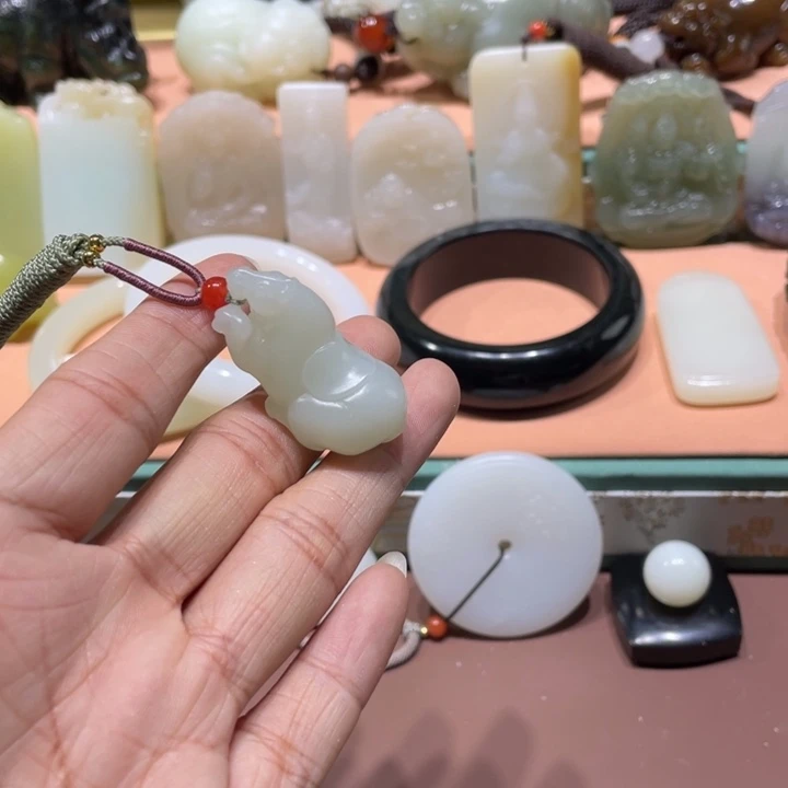 吊坠(赠链)未镶嵌和田玉（白玉）