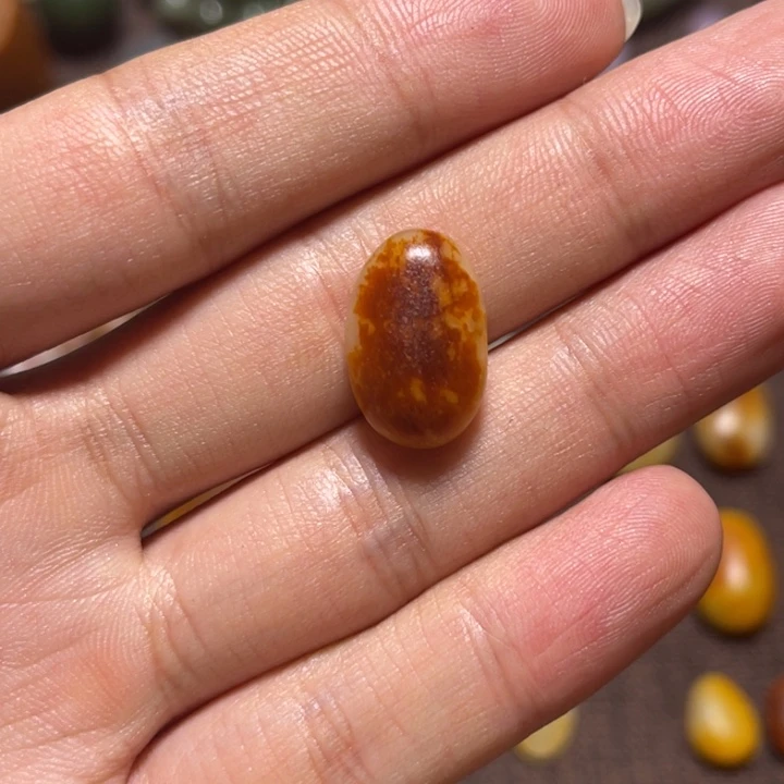 小***宝和田玉未镶嵌珠宝奇石