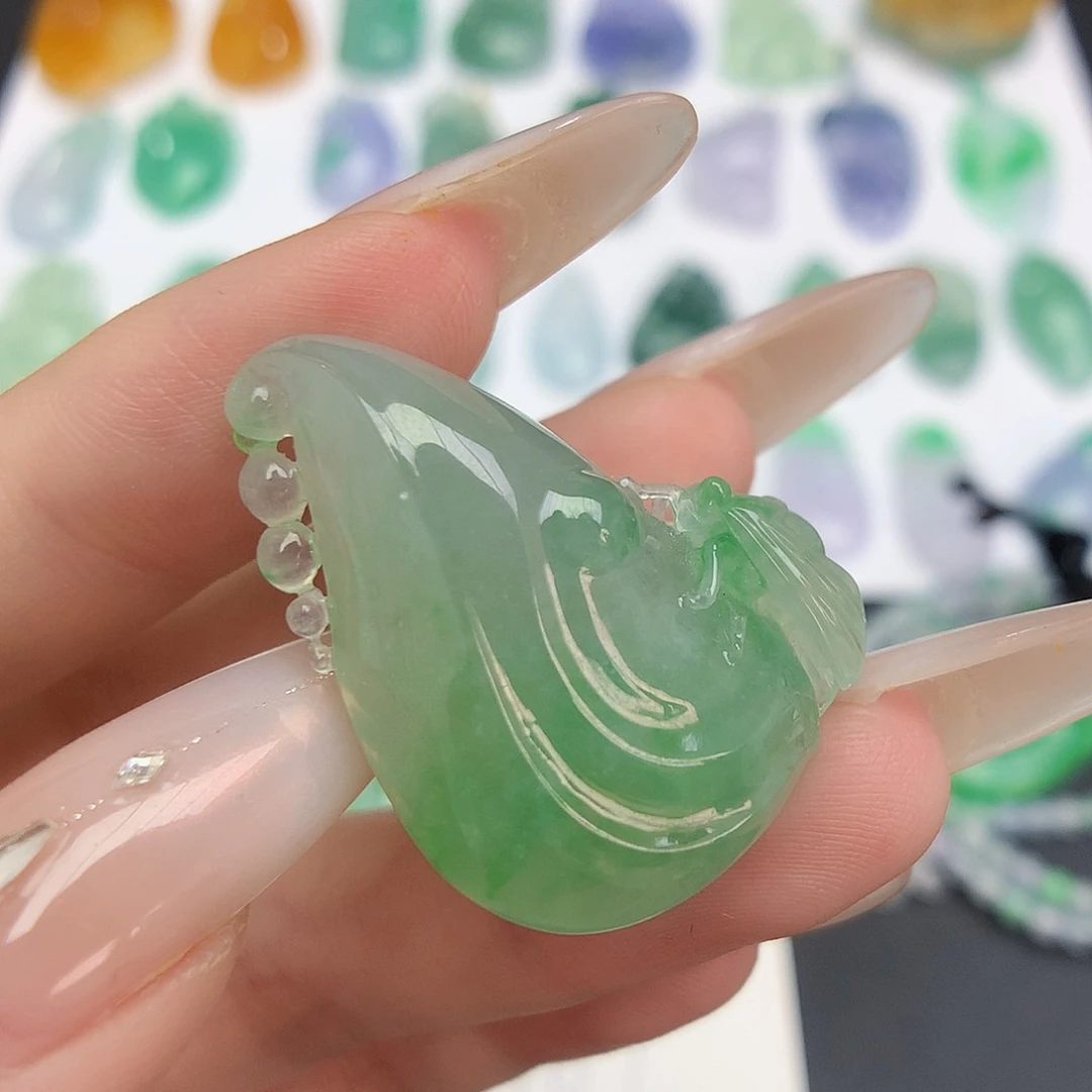 翡翠未镶嵌颈饰福瓜