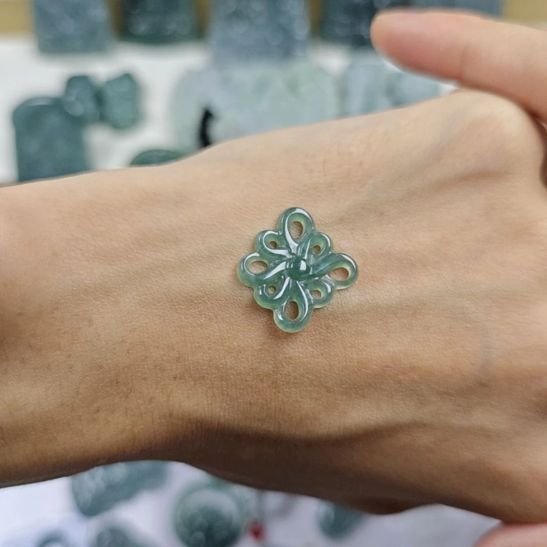 翡翠未镶嵌颈饰3858588585855