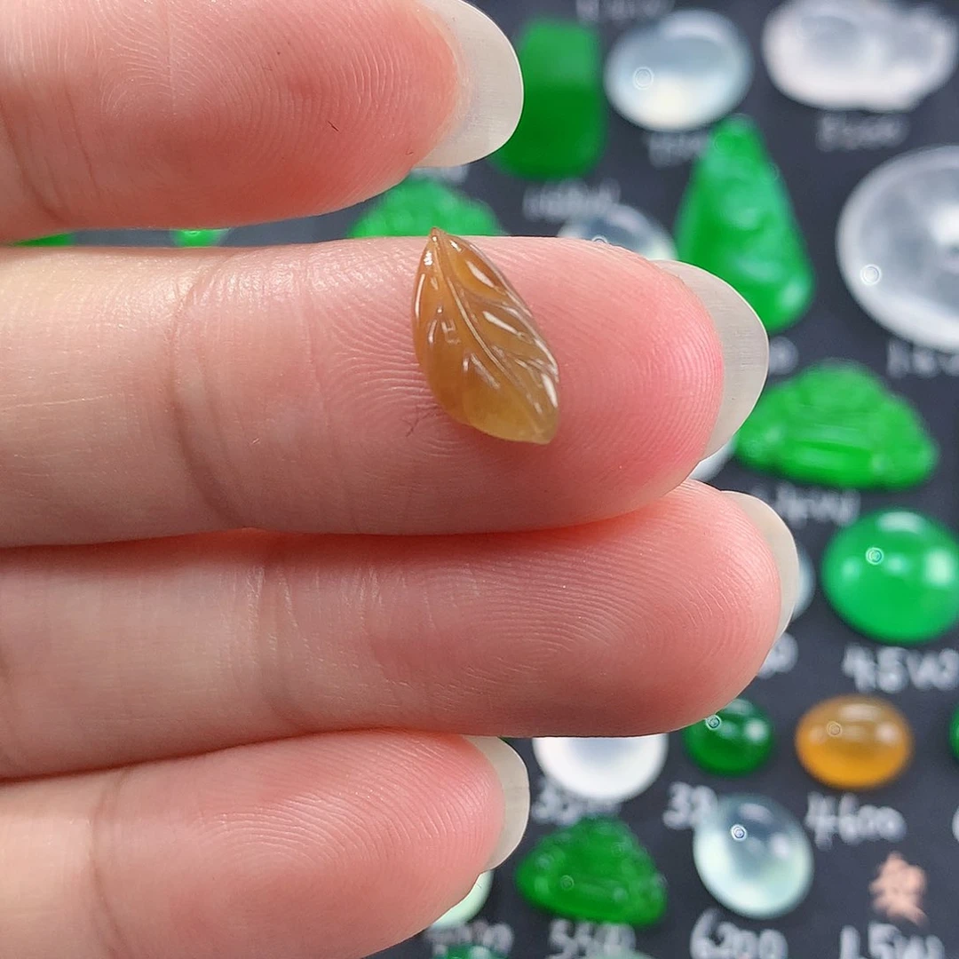 翡翠颈饰未镶嵌天然翡翠高冰叶子