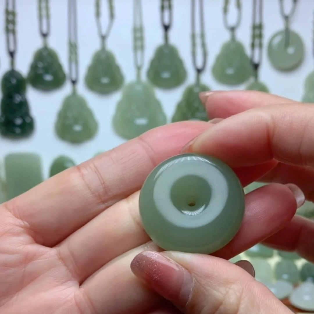 天然和田玉精品吊坠