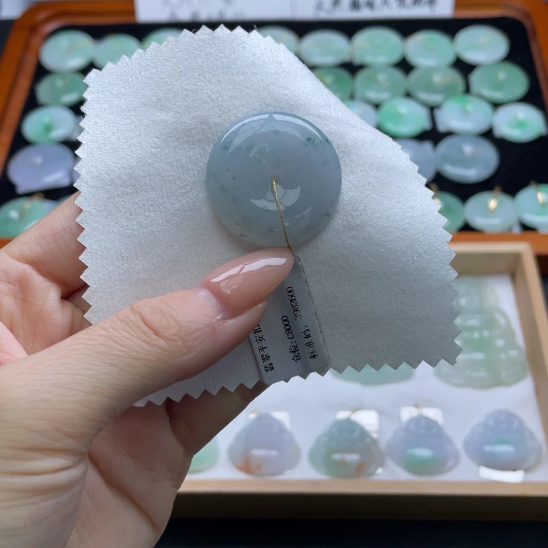 翡翠未镶嵌颈饰平安扣