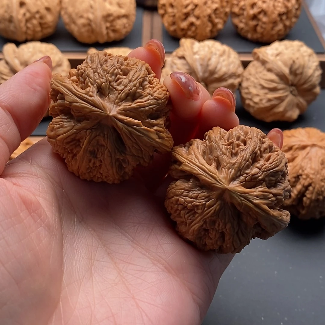【闪购商品】文玩核桃把件粗筋43加，修