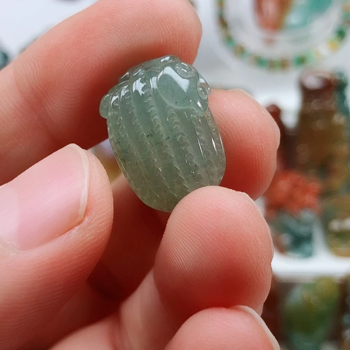 翡翠足银镶嵌颈饰翡翠