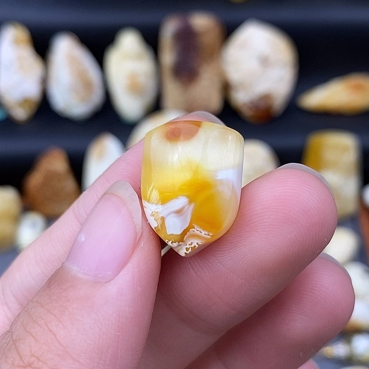 琥珀未镶嵌裸石盾牌c130