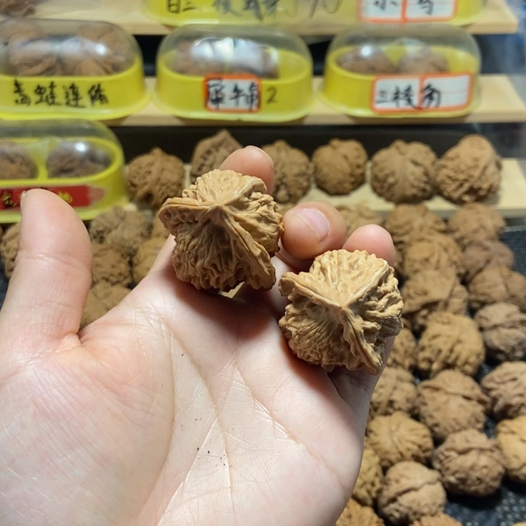 文玩核桃吊坠沃**河核桃异形