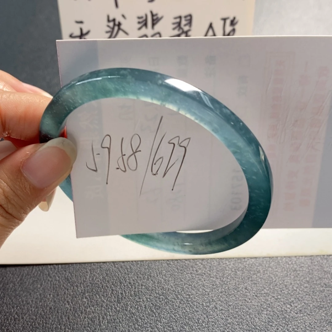 翡翠手镯未镶嵌天然翡翠