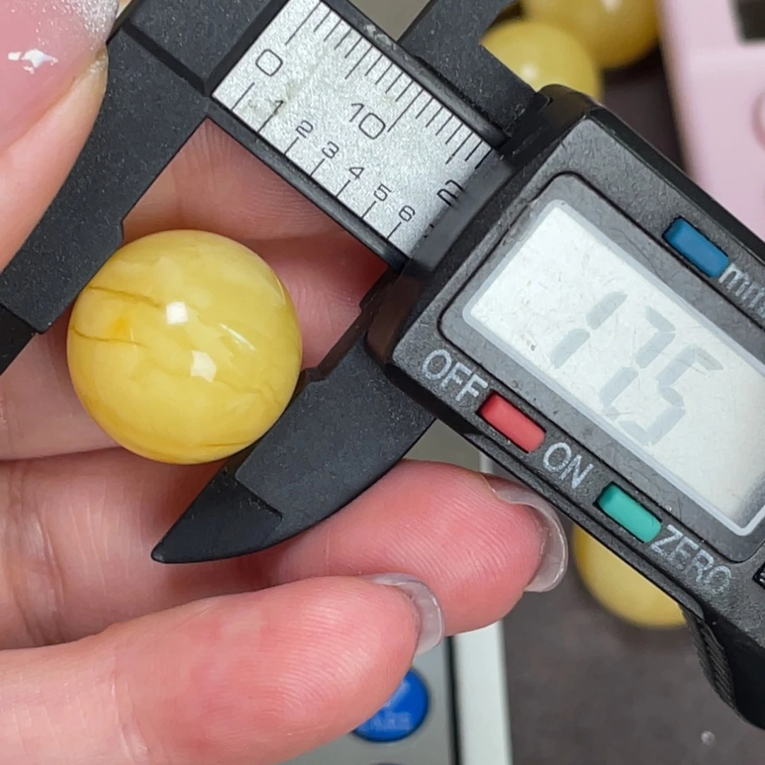 未镶嵌琥珀裸石蜜蜡95