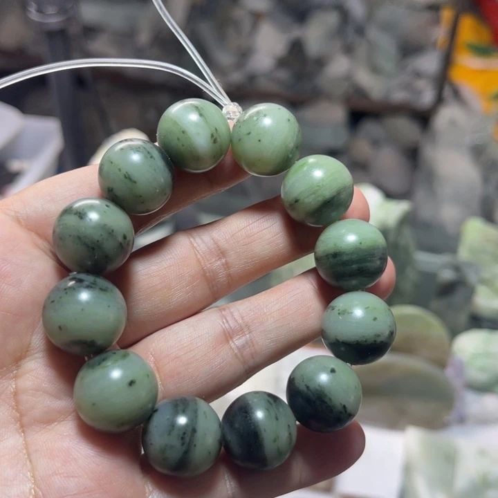 独山玉未镶嵌颈饰卡18