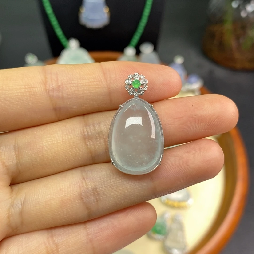 颈饰18K金镶嵌翡翠翡翠