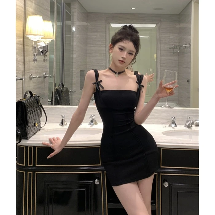 黑色吊带连衣裙女夏季小个子辣妹蝴蝶结露背包臀短裙法式性感裙子