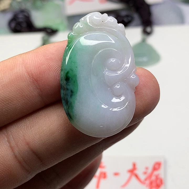 翡翠未镶嵌吊坠(赠链)