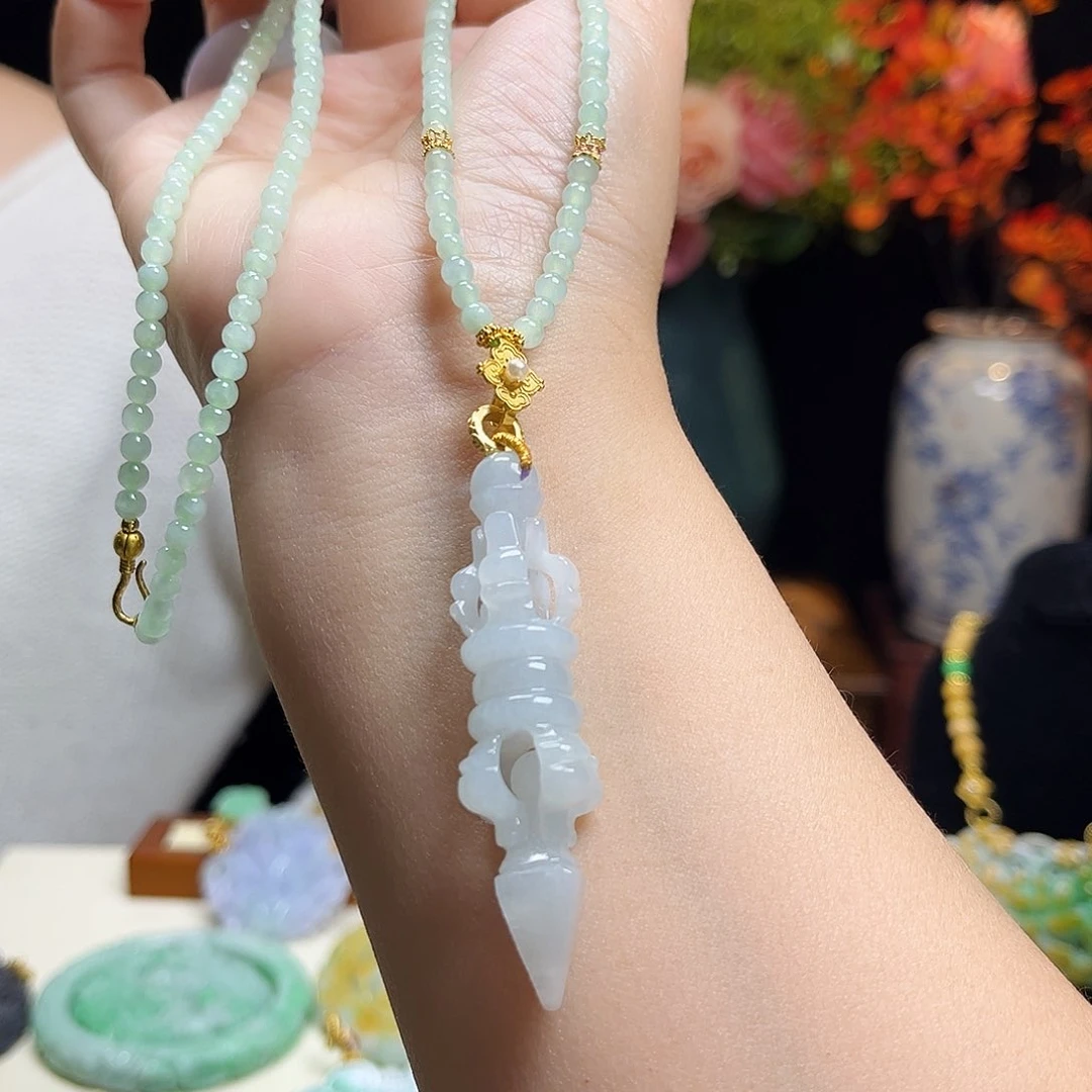 翡翠颈饰未镶嵌降魔杵