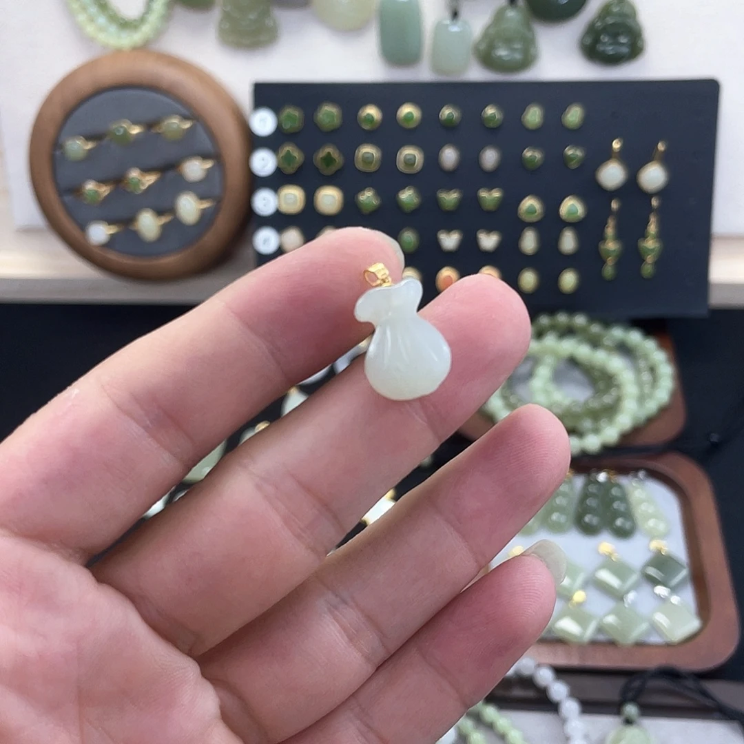 颈饰未镶嵌和田玉