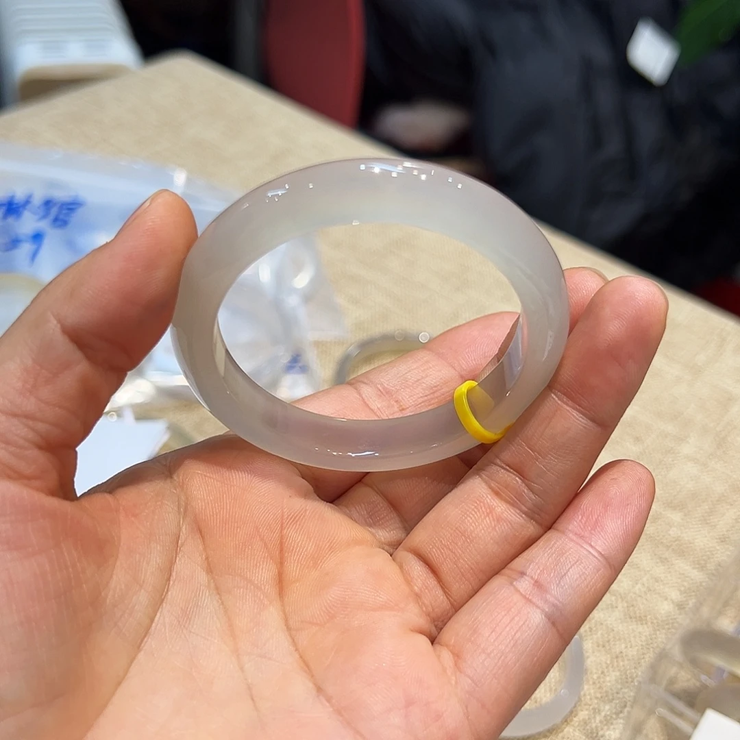 傲***¢玛瑙/玉髓未镶嵌手镯