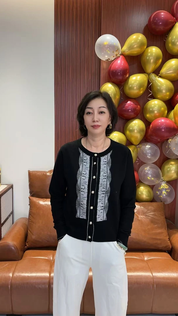 DY512 2025新款开衫女针织显瘦拼接圆领百搭轻奢时尚长袖