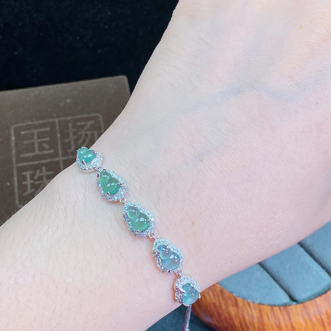 天然翡翠A货温柔时尚又显白设计款葫芦手链通体S925银镶嵌