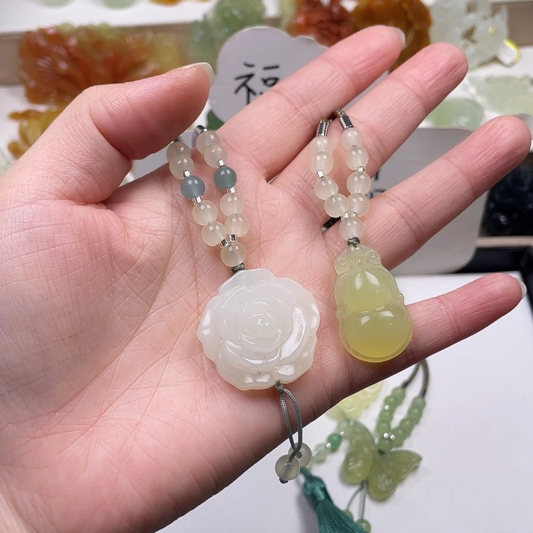 蛇纹石玉未镶嵌颈饰