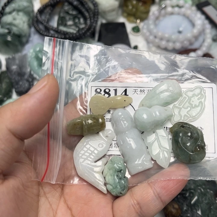 翡翠未镶嵌吊坠(不含链)8814