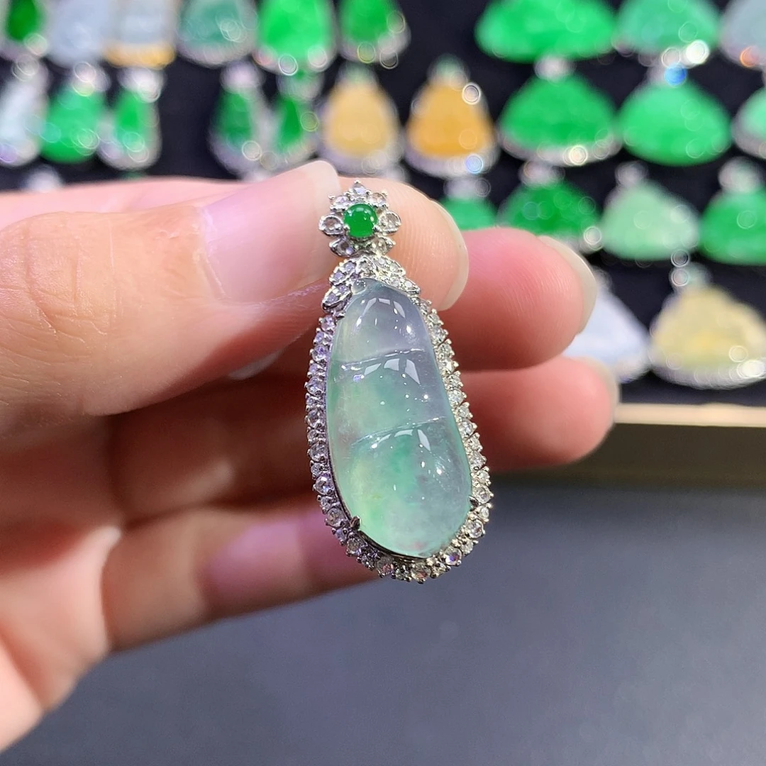 翡翠18K金镶嵌吊坠(赠链)