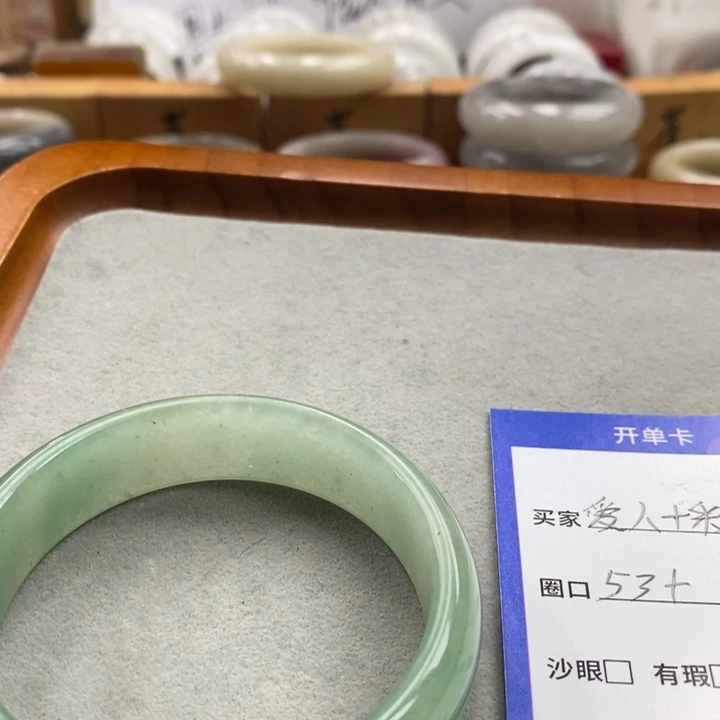 爱***梦石英质玉手镯未镶嵌