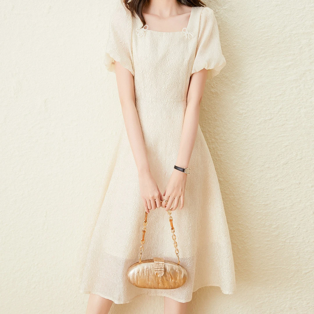 白鹿语夏款气质浪漫方领提花裙优雅串珠蝴蝶结A字连衣裙WYU36353