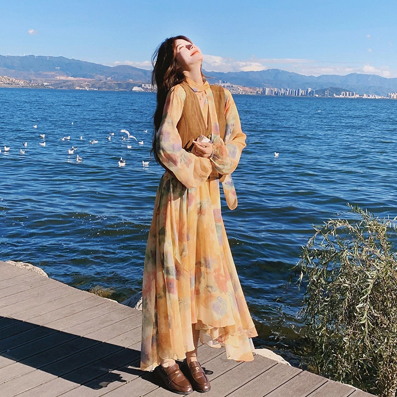 复古油画印花大裙摆连衣裙女春新款灯笼袖收腰显瘦马甲长裙两件套