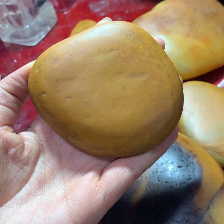 石英质玉（黄龙玉）未镶嵌颈饰