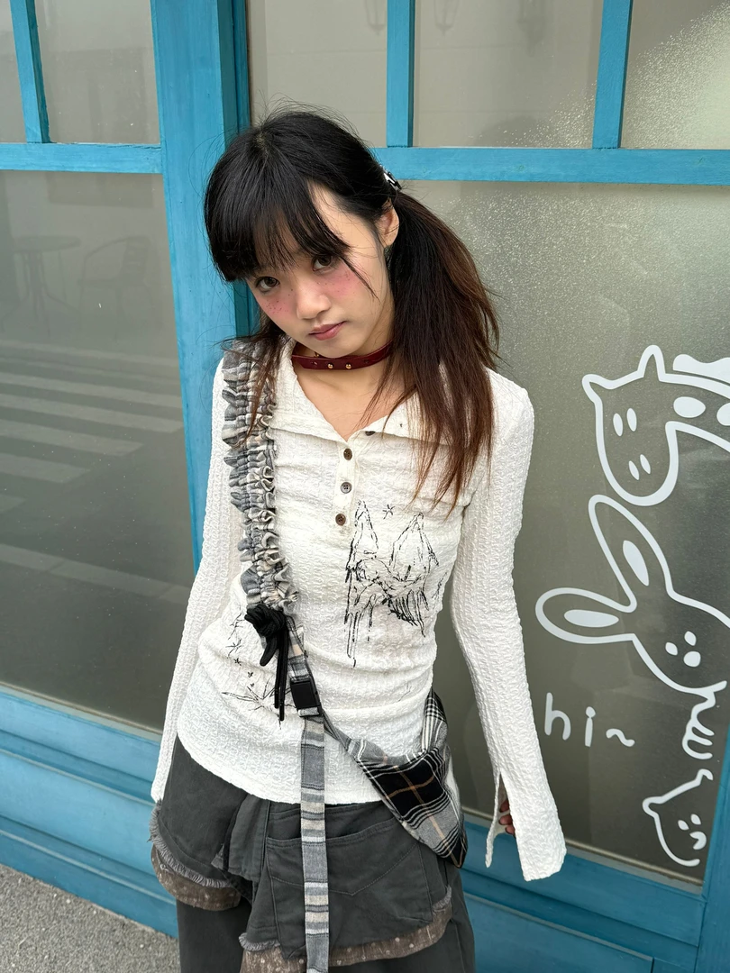 春日野 【娜娜安】排扣修身肌理感上衣天使降印花长袖双扣衬衣T恤